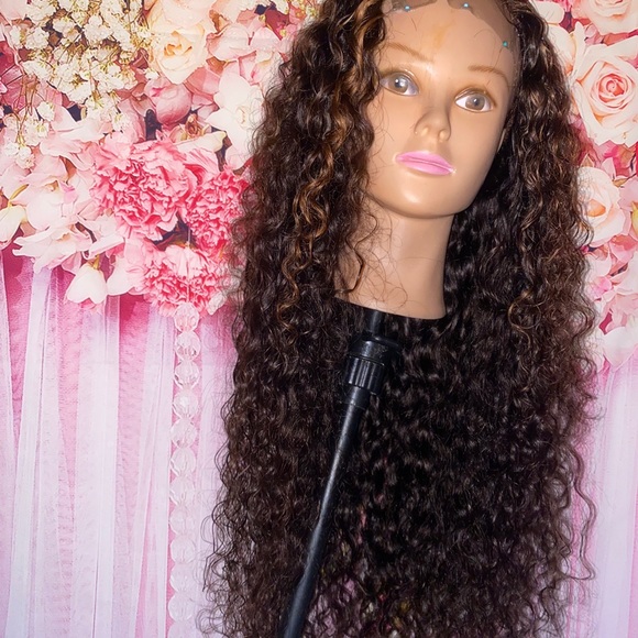Highlighted 30 inch water wave closure wig